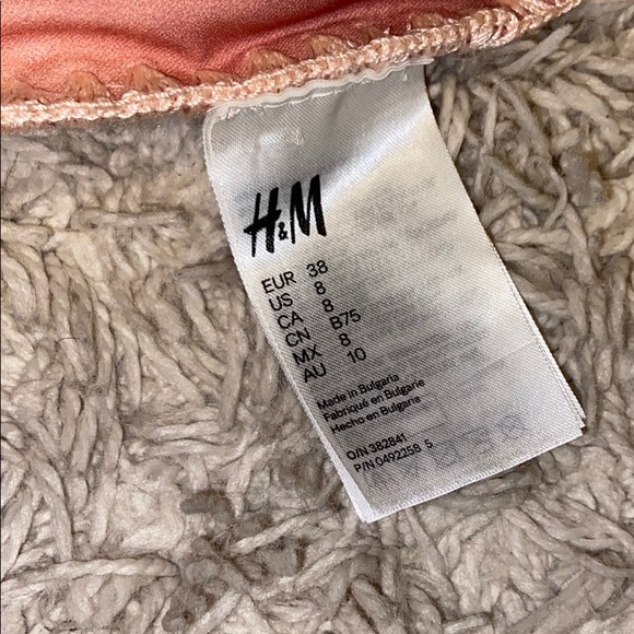 Cute H&M pink tie dye bikini top - Picture 2 of 3